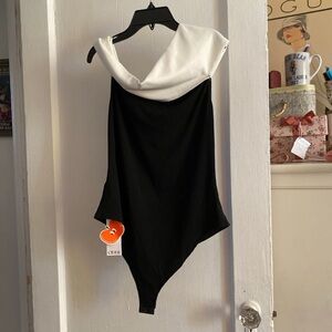 Bodysuit cider medium nwt
Off shoulder 
Please see all pictures
